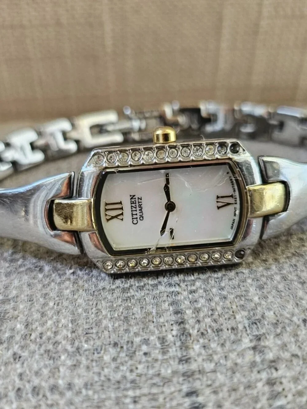 Citizen Women Wristwtch Gold/Silver Dual Tone Quartz Analog Watch Read desc